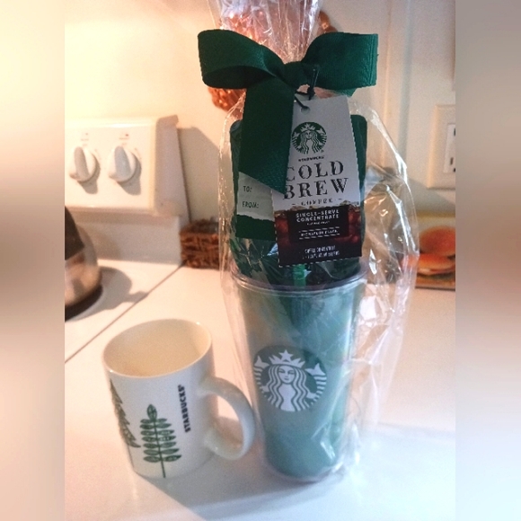 Starbucks set. New in pkg Cold brew set Tumbler with Pre-owned 12 oz mug. - Picture 1 of 5
